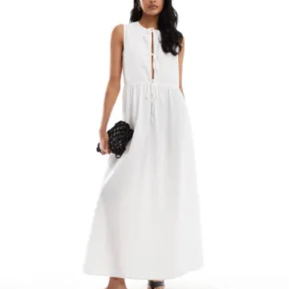 Chic White Sleeveless Maxi Dress